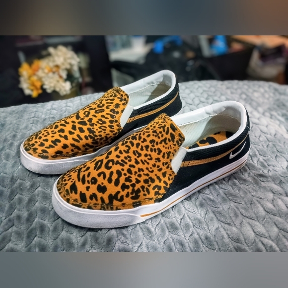 ✨Nike Women’s Court Legacy Leopard Slip-On Casual Sneaker 🐆👟 Pre-owned - Picture 1 of 9